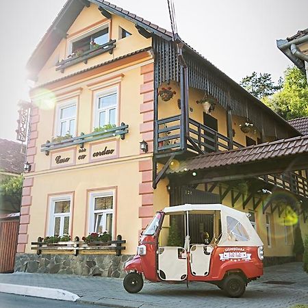 Отель Casa Cu Cerdac Сигишоара Экстерьер фото