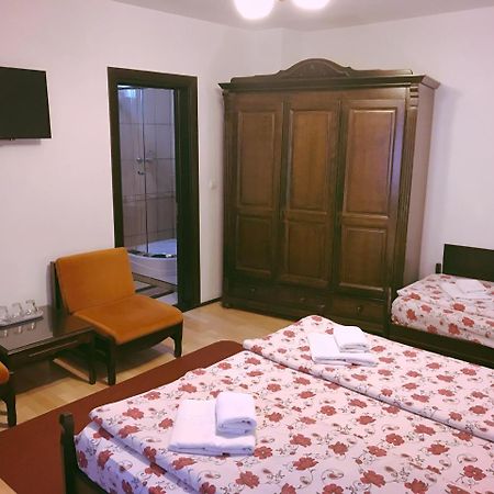 Отель Casa Cu Cerdac Сигишоара Экстерьер фото