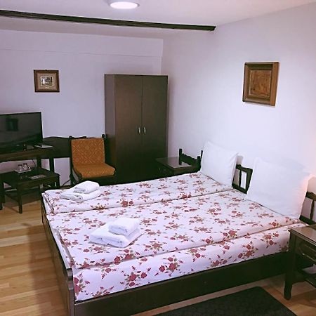 Отель Casa Cu Cerdac Сигишоара Экстерьер фото