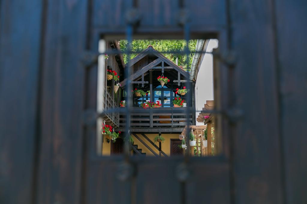 Отель Casa Cu Cerdac Сигишоара Экстерьер фото