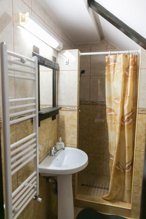 Отель Casa Cu Cerdac Сигишоара Экстерьер фото