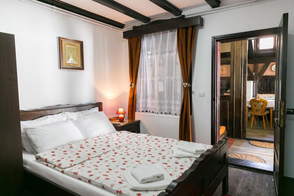Отель Casa Cu Cerdac Сигишоара Экстерьер фото