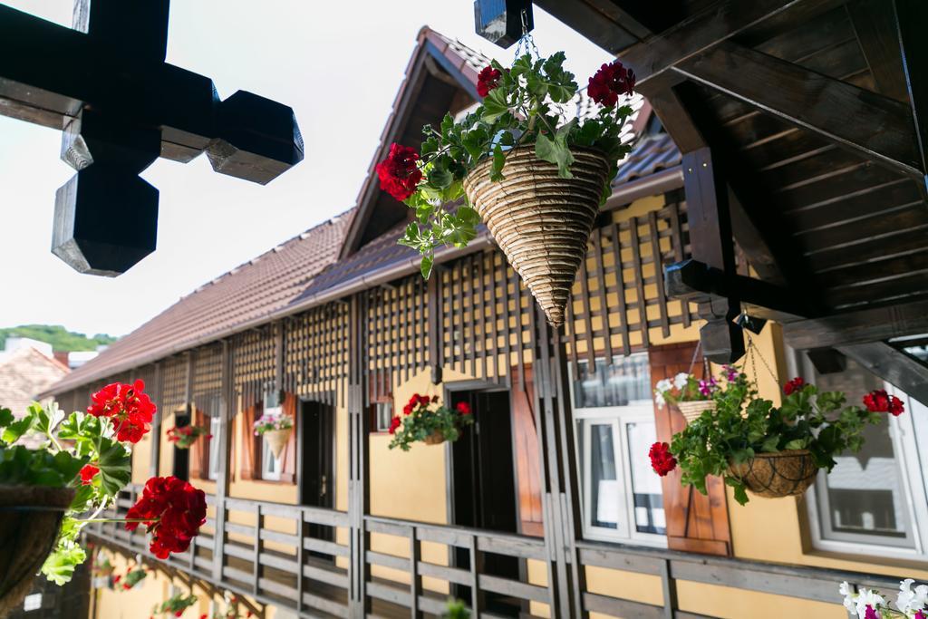 Отель Casa Cu Cerdac Сигишоара Экстерьер фото