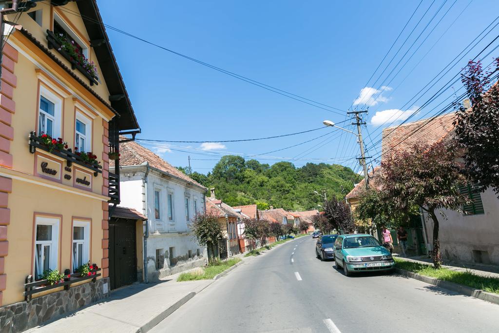Отель Casa Cu Cerdac Сигишоара Экстерьер фото