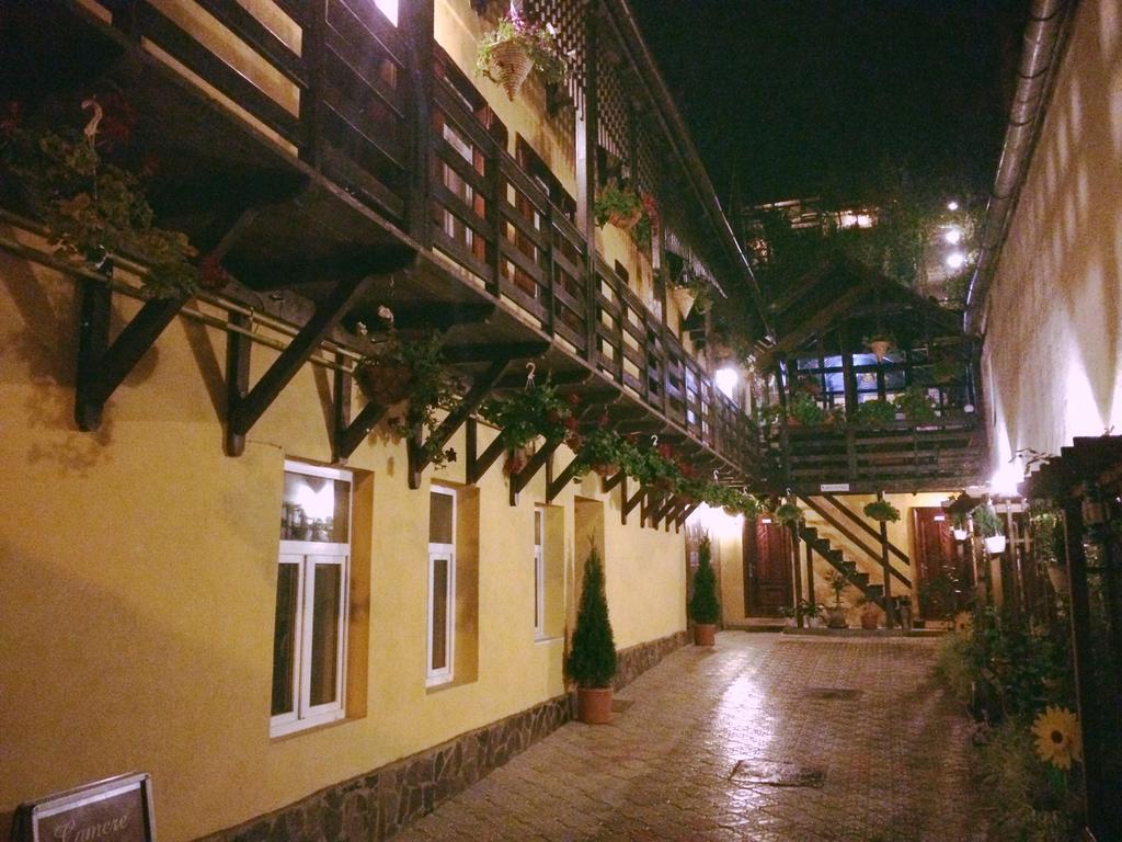 Отель Casa Cu Cerdac Сигишоара Экстерьер фото