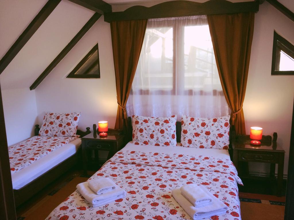 Отель Casa Cu Cerdac Сигишоара Экстерьер фото