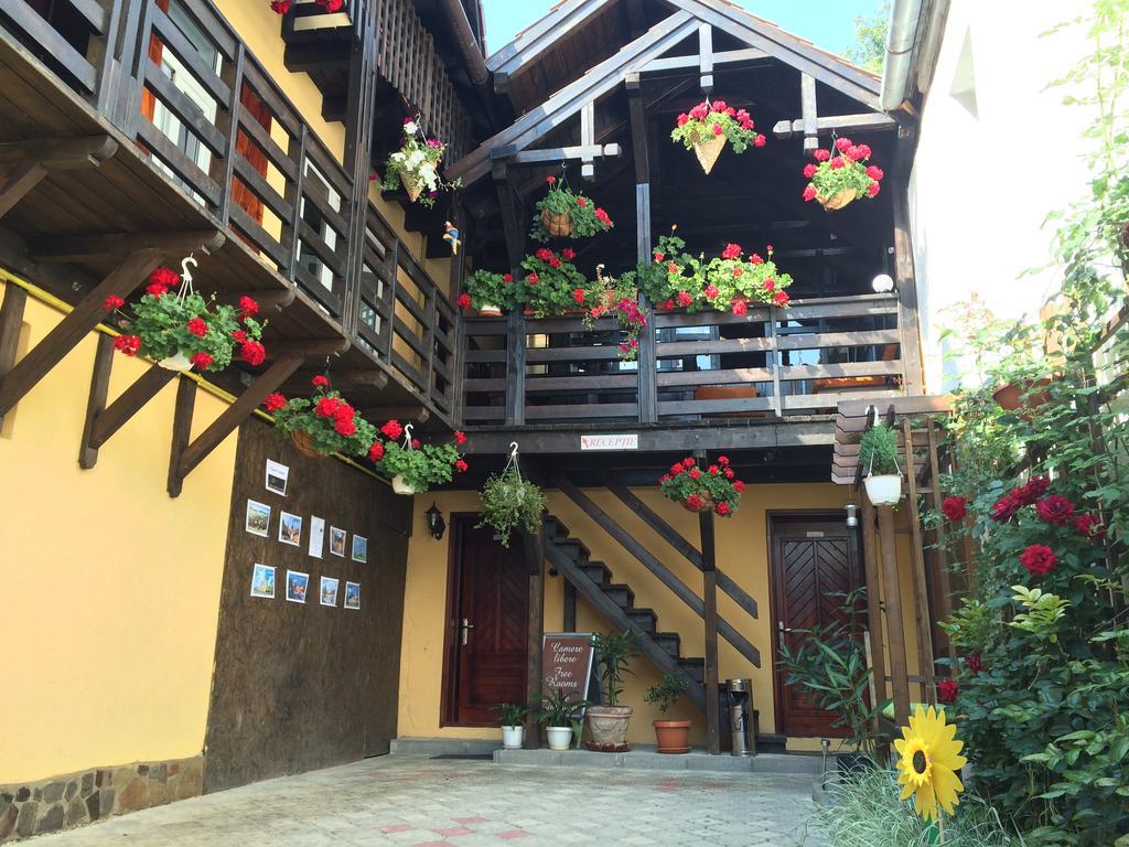 Отель Casa Cu Cerdac Сигишоара Экстерьер фото