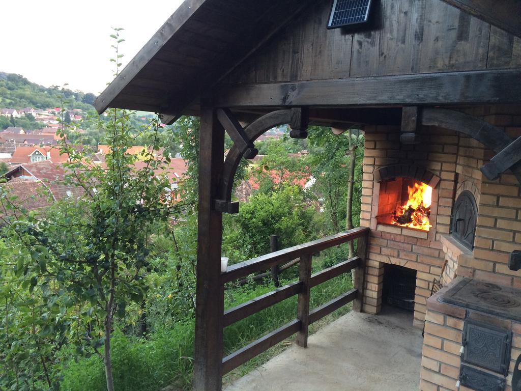 Отель Casa Cu Cerdac Сигишоара Экстерьер фото